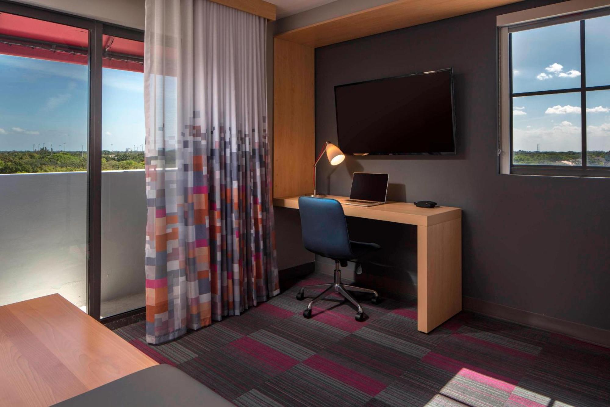 Aloft Coral Gables Hotel Exterior foto